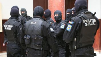 Guvernul suedez anunță măsuri sporite de securitate în școli. Profesorii vor putea percheziționa ghiozdanele elevilor