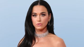 Katy Perry va pleca în spațiu cu un echipaj exclusiv feminin cu racheta Blue Origin a lui Jeff Bezos