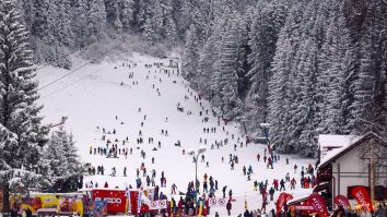 Plănuiești să mergi la schi luna aceasta? Poiana Brașov găzduiește mai multe evenimente