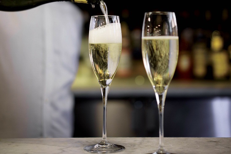 Prosecco „e la putere” în SUA. Importatorii americani îşi fac stocuri pentru a se proteja de  tarifele posibile impuse de Trump