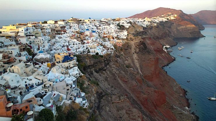 Grecia trimite echipe de salvare în Santorini din cauza temerilor unui cutremur care ar putea provoca un tsunami