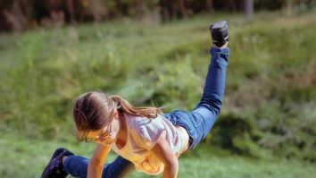 Copiii învață parkour la Cluj. Andrei Tompa explică beneficiile și tehnicile acestui sport