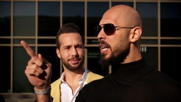 Frații Tate au revenit în România. Cei doi s-au prezentat la o secție de poliție din București