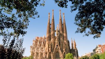 Care sunt regulile noi pentru trotinetele electrice în Barcelona? Casca devine obligatorie și trotuarele sunt interzise