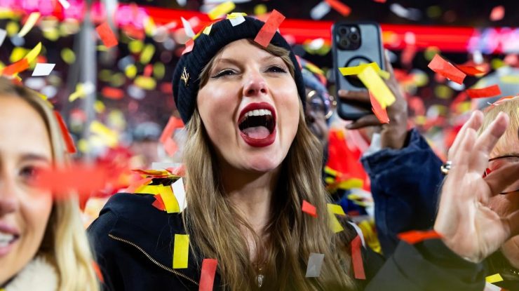 VIDEO. Taylor Swift, huiduită de fanii Eagles la Super Bowl. În schimb, Donald Trump a fost aplaudat
