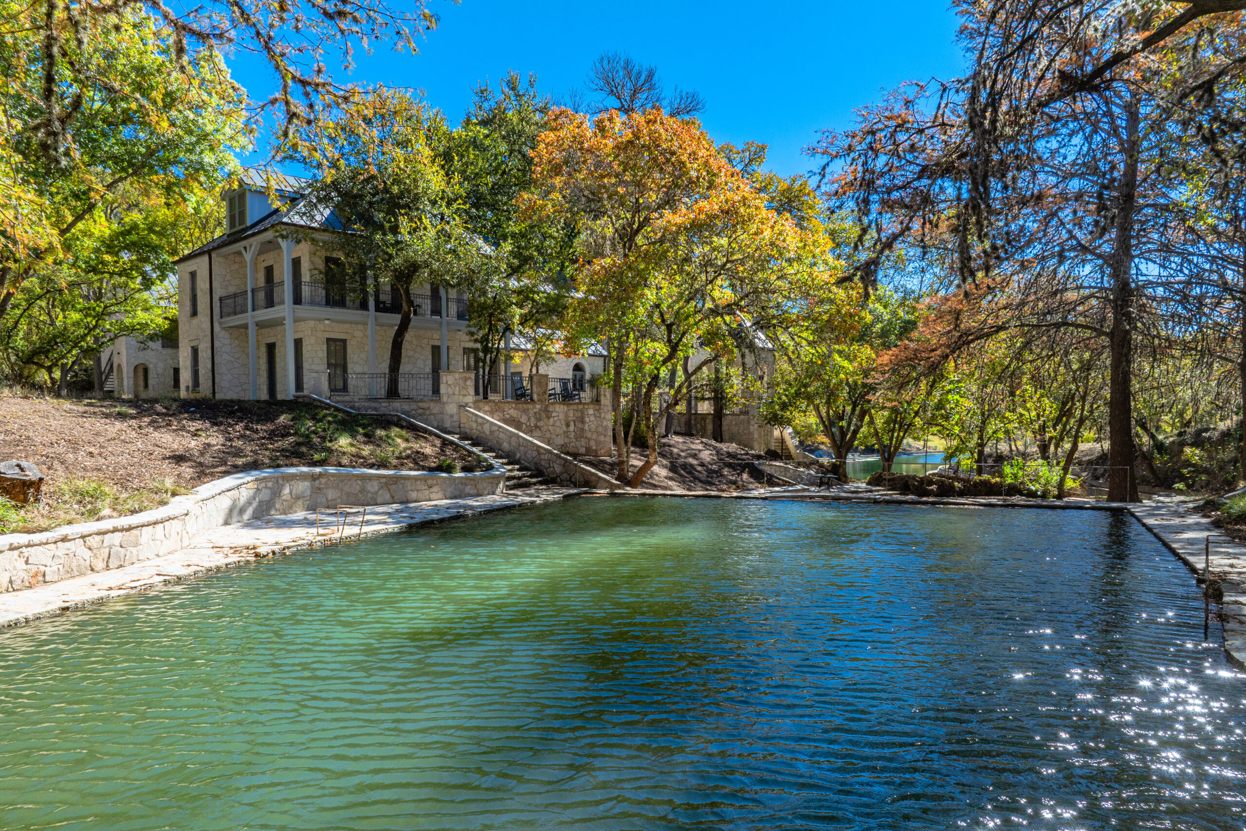 O proprietate de aproape 1.340 de hectare nu este ceva ce întâlnești des în Texas Hill Country. Ce facilități va aduce noului proprietar