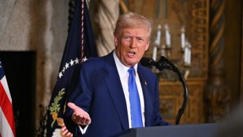 „Zelenski are acum un sprijin de 4%. Țara lui este distrusă”: Trump sfătuiește Ucraina să organizeze alegeri înainte de negocierile de pace