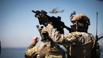 Partidele parlamentare se opun trimiterii militarilor români la misiuni de menținere a păcii în Ucraina. Bolojan merge duminică la Londra