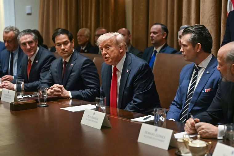 Trump ține prima reuniune de Cabinet: „Ucraina poate uita de aderarea la NATO”
