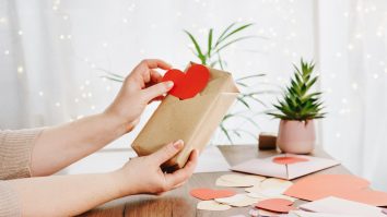 Nu știi ce cadou să cumperi de Valentine’s Day? Târgul „Love Brings More Love” din București are oferte speciale de 14 februarie