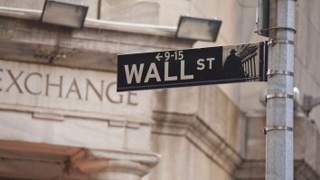 Bursele americane scad după anunțul tarifelor reciproce ale lui Trump