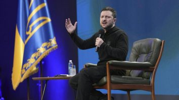 Zelenski a ajuns la Washington pentru a semna un acord care să acorde accesul Statelor Unite la mineralele rare ale Ucrainei