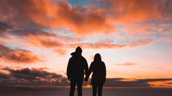 STUDIU. Ești într-o relație deschisă? Ești la fel de fericit ca persoanele în relații monogame