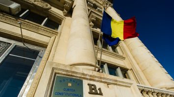 Decizia CCR a generat un val de instabilitate politică și economică în România. Ratingul de țară a scăzut