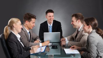 Cum arată job-ul perfect pentru români? Biroul joacă un rol esențial în starea de bine