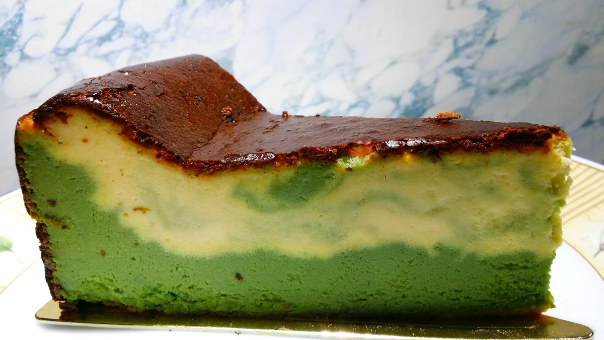 Cheesecake-ul de fistic face senzație pe TikTok. Cum se prepară acesta