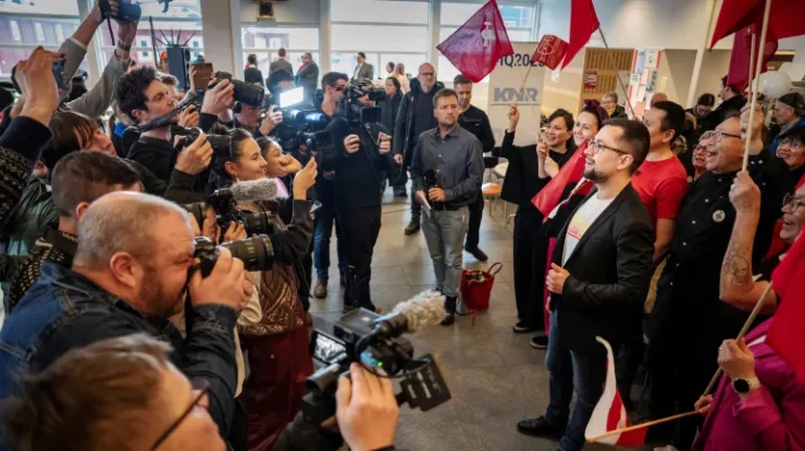 Cu gândurile îndreptate către Trump și independență, locuitorii din Groenlanda votează în alegerile parlamentare