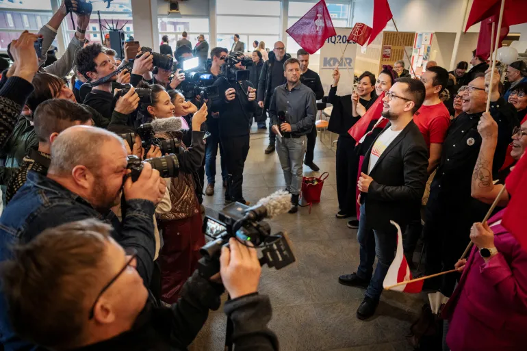 Cu gândurile îndreptate către Trump și independență, locuitorii din Groenlanda votează în alegerile parlamentare