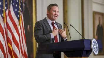 Mike Waltz își asumă „întreaga responsabilitate” pentru scurgerea planurilor de război ale SUA din Signal