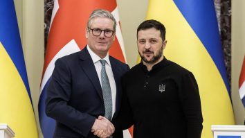 Zelenski și Kier Starmer se întâlnesc în Marea Britanie. Președintele Ucrainei se va întâlni și cu Regele Charles al III-lea. Starmer: „Suntem alături de Ucraina”