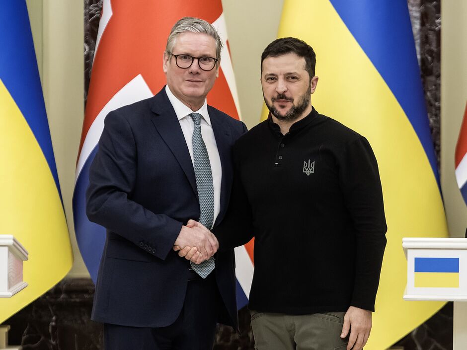 Zelenski și Kier Starmer se întâlnesc în Marea Britanie. Președintele Ucrainei se va întâlni și cu Regele Charles al III-lea. Starmer: „Suntem alături de Ucraina”