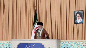 Liderul suprem al Iranului, Ali Khamenei, amenință Statele Unite cu „un răspuns puternic” dacă atacă Iranul