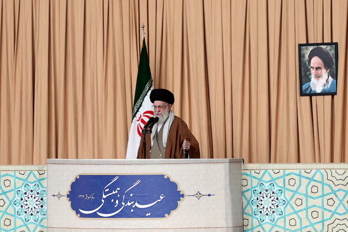 Liderul suprem al Iranului, Ali Khamenei, amenință Statele Unite cu „un răspuns puternic” dacă atacă Iranul