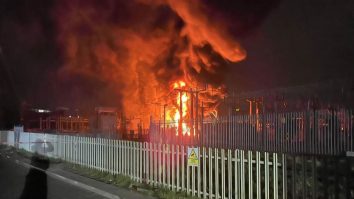 Un incendiu major la o stație electrică a dus la închiderea aeroportului Heathrow. Cât de gravă este situația