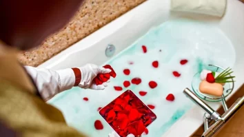 „Back to the Body” îți promite reconectarea cu sexualitatea. Ce tehnici sunt folosite de traineri în tabără și ce preț trebuie să plătești