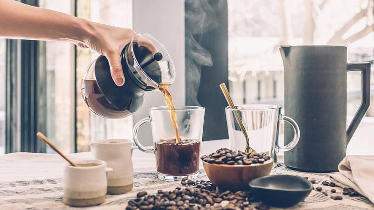 O profesoară din Florida a murit pentru că a consumat prea multe energizante și cafea. Ce avertismente au transmis medicii