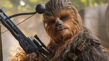 Arma lui Chewbacca, „Bowcaster”, folosită în Star Wars, s-a vândut la licitație. Pentru ce sumă a fost cumpărată una dintre cele mai rare piese