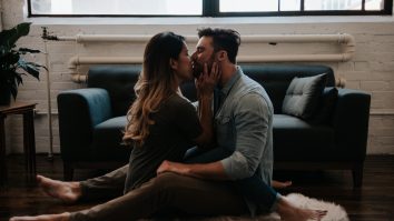 STUDIU. Persoanele cu o viață romantică mai activă tind să călătorească mai mult și să cheltuie mai mulți bani