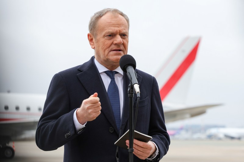 Donald Tusk: „Europa e o putere mondială, se poate apăra singură. Paradoxul este că 500 milioane de europeni cer ajutor de la 300 milioane de americani ca să se apere de 140 milioane de ruși”