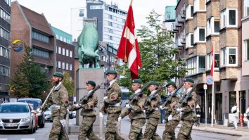 Danemarca introduce serviciul militar pentru femei începând din 2026. Cât de grave sunt amenințările din partea Rusiei