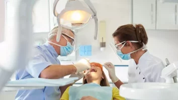 Peste jumătate dintre americani își mint dentistul. Cum arată situația igienei dentare în România