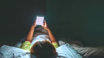 STUDIU. O pauză de 72 de ore de la telefon modifică activitatea cerebrală