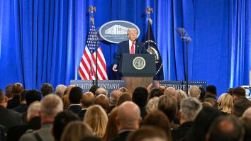 Vrăjitoarele sar pe Trump. Gruparea Druids for Change protestează față de Președintele SUA