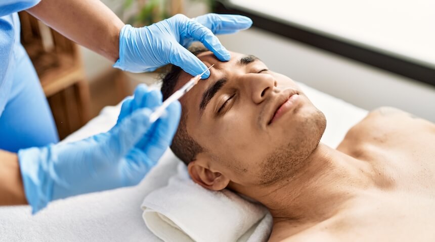 Liposucțiile sunt cele mai populare intervenții estetice. Ștefania Riza, medic chirurugie plastică și estetică: „Bărbații apelează frecvent la operații”