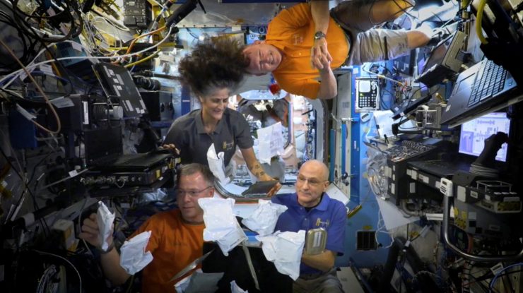 Astronauții NASA se întorc pe Pământ cu capsula SpaceX Dragon, după ce au fost „blocați” pe ISS timp de 9 luni de zile