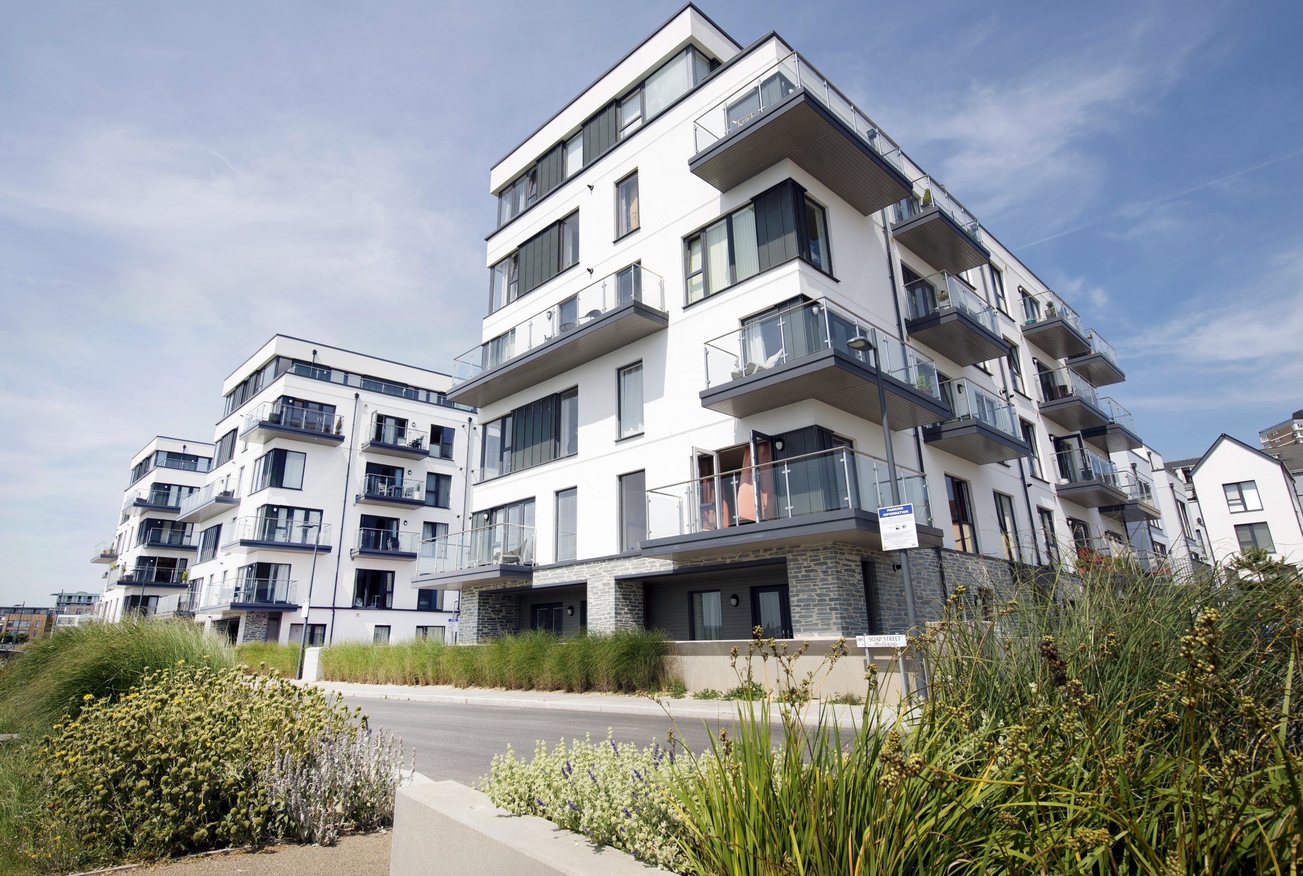 Piața imobiliară din România are de suferit. Daniel Crainic, director de marketing: „Oamenii trebuie să rămână activi în piață și să facă oferte”