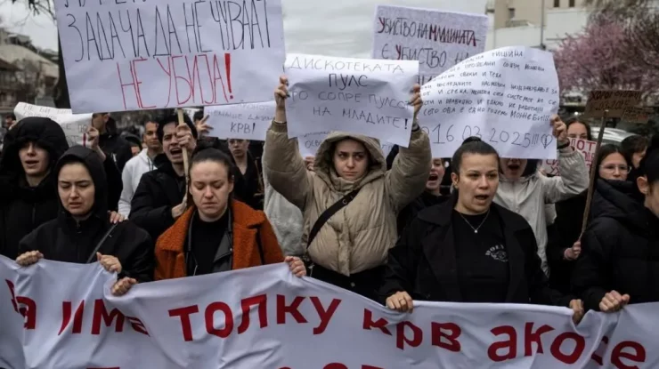 Mii de oameni au protestat în Kocani, cerând măsuri împotriva corupției după incendiul care a ucis 59 de persoane în Macedonia