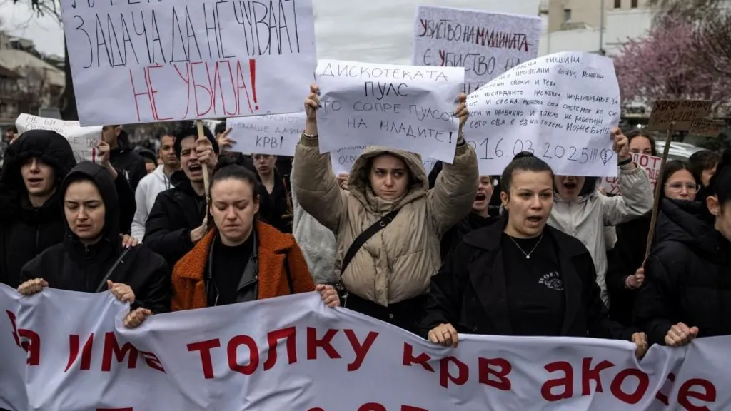 Mii de oameni au protestat în Kocani, cerând măsuri împotriva corupției după incendiul care a ucis 59 de persoane în Macedonia