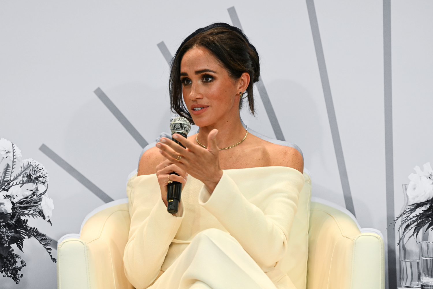 Meghan Markle a lansat un magazin online pentru ca fanii să îi cumpere articolele de modă preferate. Ce branduri alege Ducesa de Sussex
