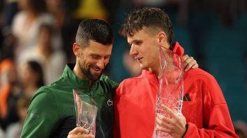 Cehul de 19 ani, Jakub Mensik, l-a învins pe idolul său din copilărie, Novak Djokovic, în finala Miami Open