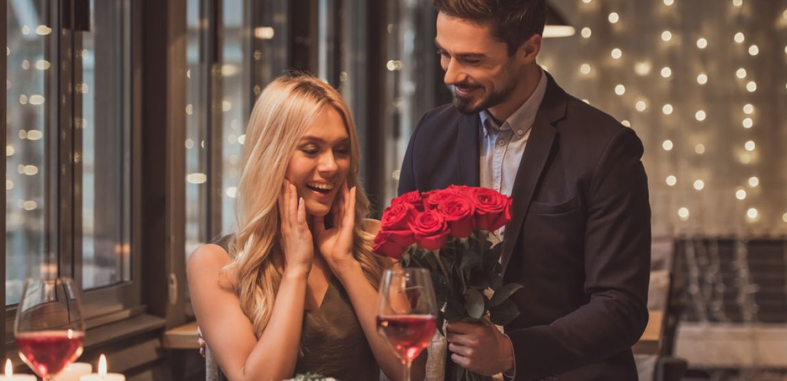Scandalul polițiștilor sub acoperire din Marea Britanie. 50 de femei au fost prinse în cursă prin metoda „love bombing”