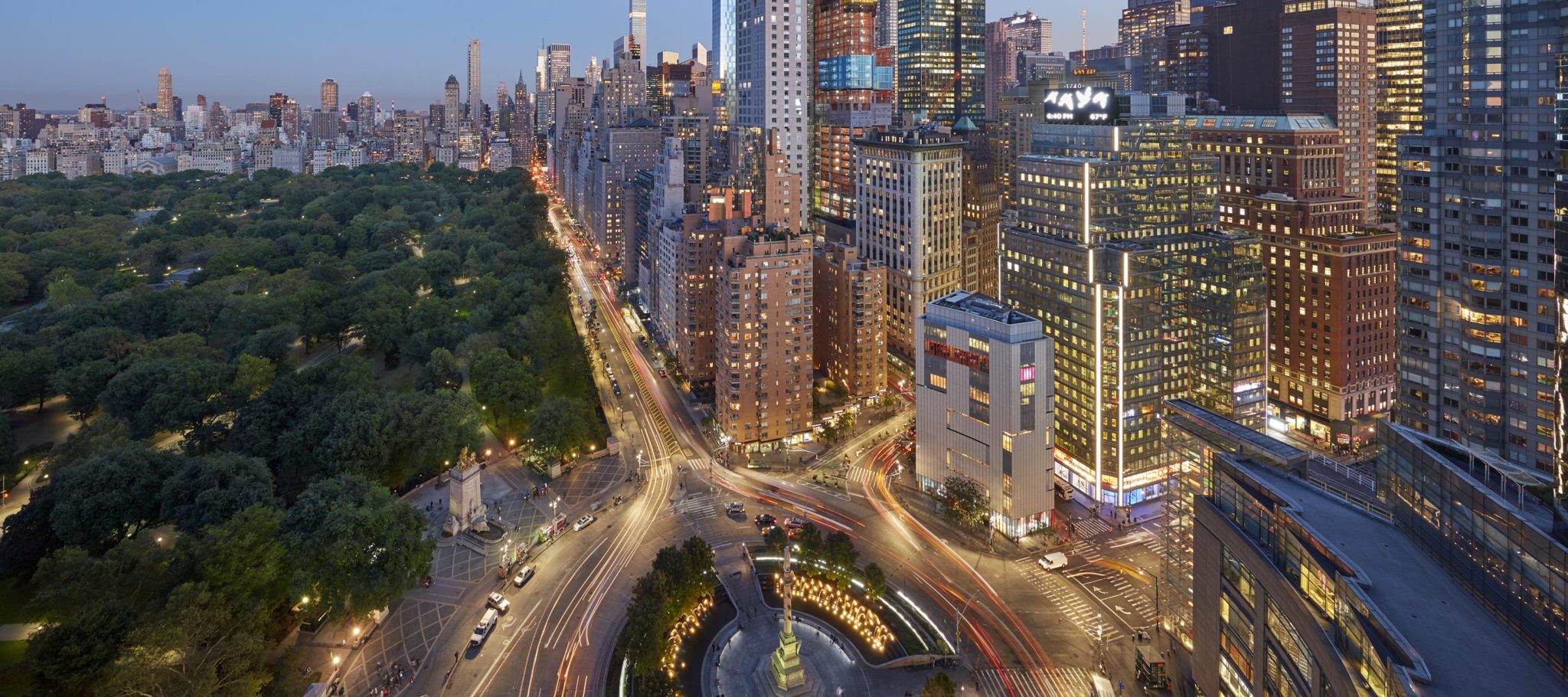 Ferestrele descoperite sunt noul trend al luxului: De ce bogații din New York nu trag perdelele