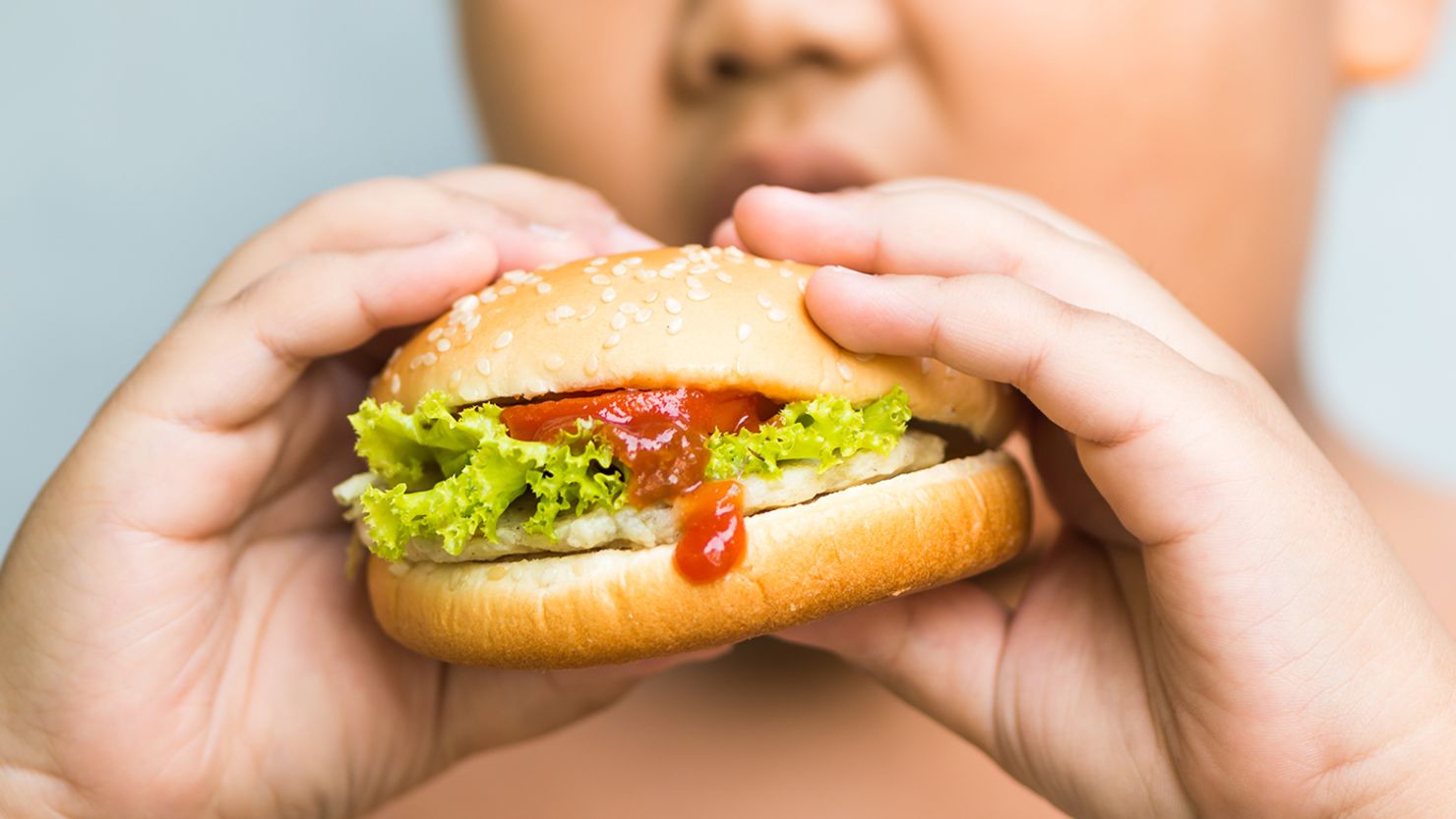 Obezitatea copiilor din România a devenit o problemă de sănătate publică majoră. Diabetolog: „Acesta e trendul global și nu facem excepție”