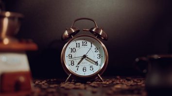 România va dormi cu o oră mai puțin: De ce încă trecem la ora de vară