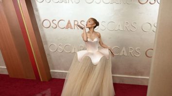 FOTO. Vedetele au dat stilul pe covorul roșu de la Premiile Oscar. Care au fost cele mai memorabile ținute de aseară