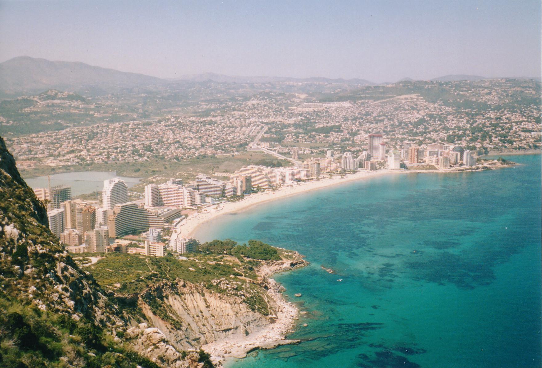Costa Blanca te surprinde. O fostă așezare pescărească din regiunea Valencia atrage mii de turiști